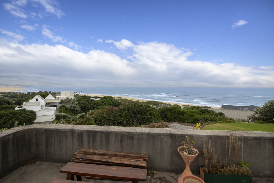 6 Bedroom Property for Sale in West Beach Eastern Cape
